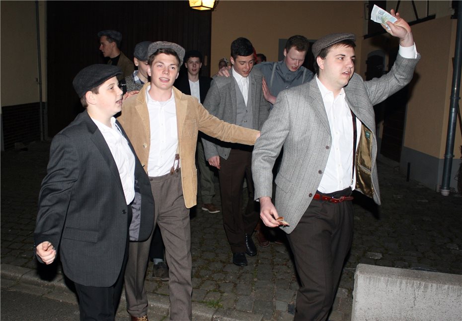 Off dä Hillisch jesunge unn dofier en Hunnerder jekrischt!